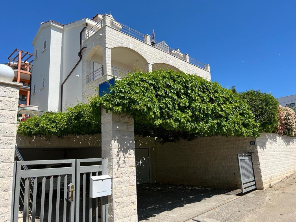 טרוגיר Villa Marta Apartmani מראה חיצוני תמונה